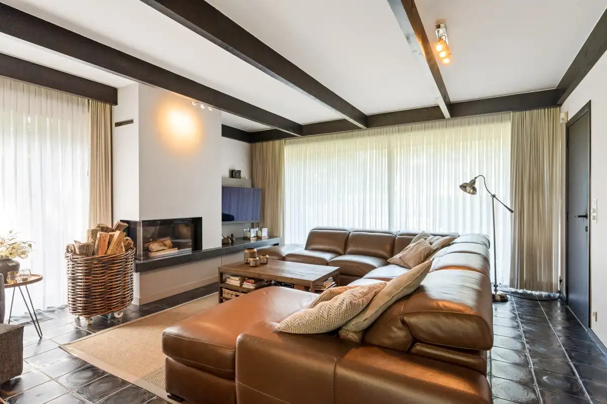 Ruime gezinswoning op 1135 m² met mogelijkheid tot 5 slaapkamers vlakbij het centrum van Zoersel. foto 5