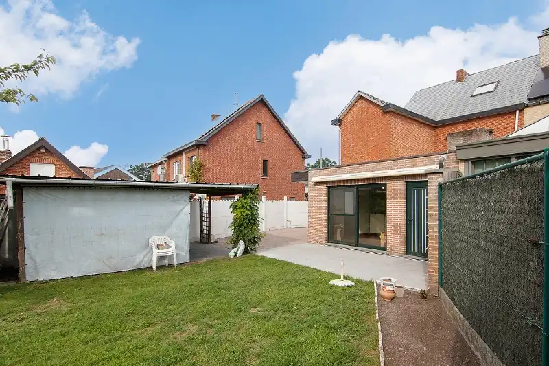 TRADITIONELE WONING VLAK BIJ DE STAD EN HET KANAAL foto 21