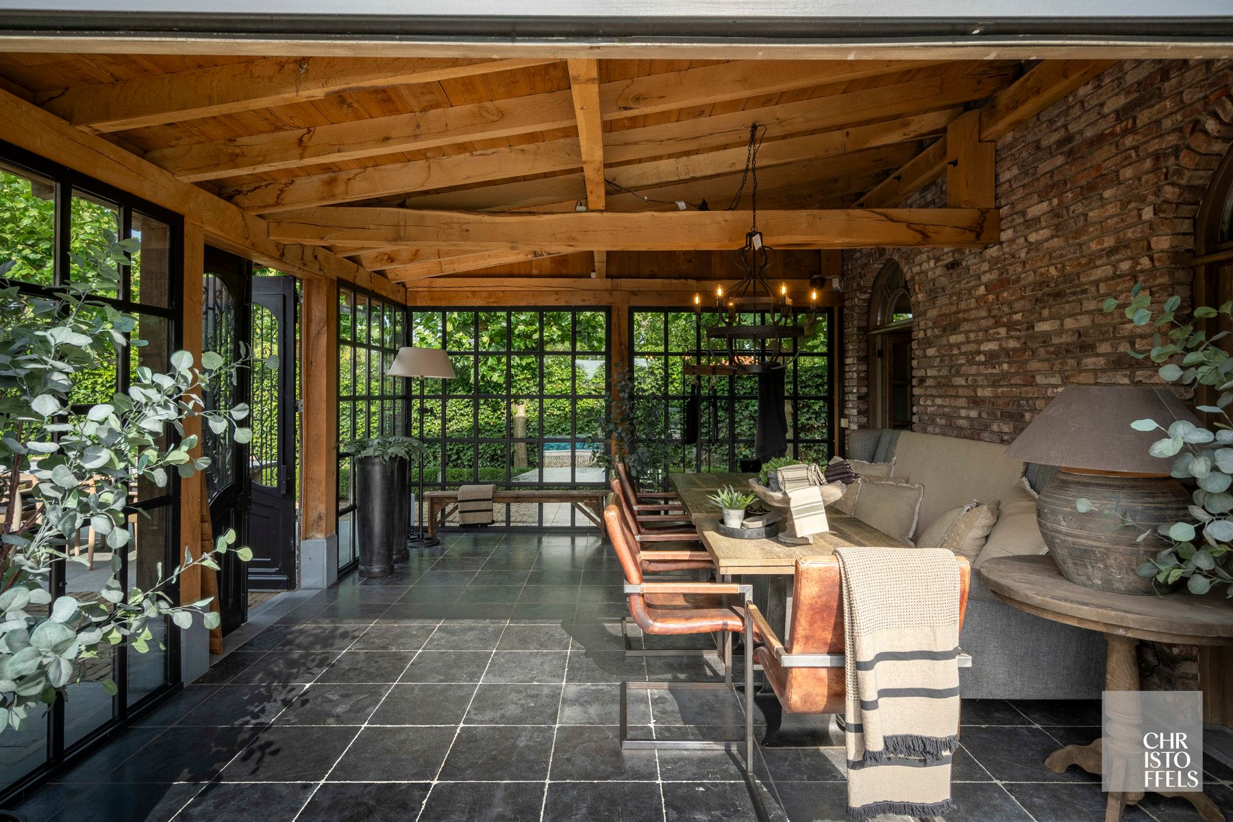 Stijlvolle herenvilla van 533 m² met zwembad, wintertuin en gastenverblijf nabij de Nederlandse grens! foto 25