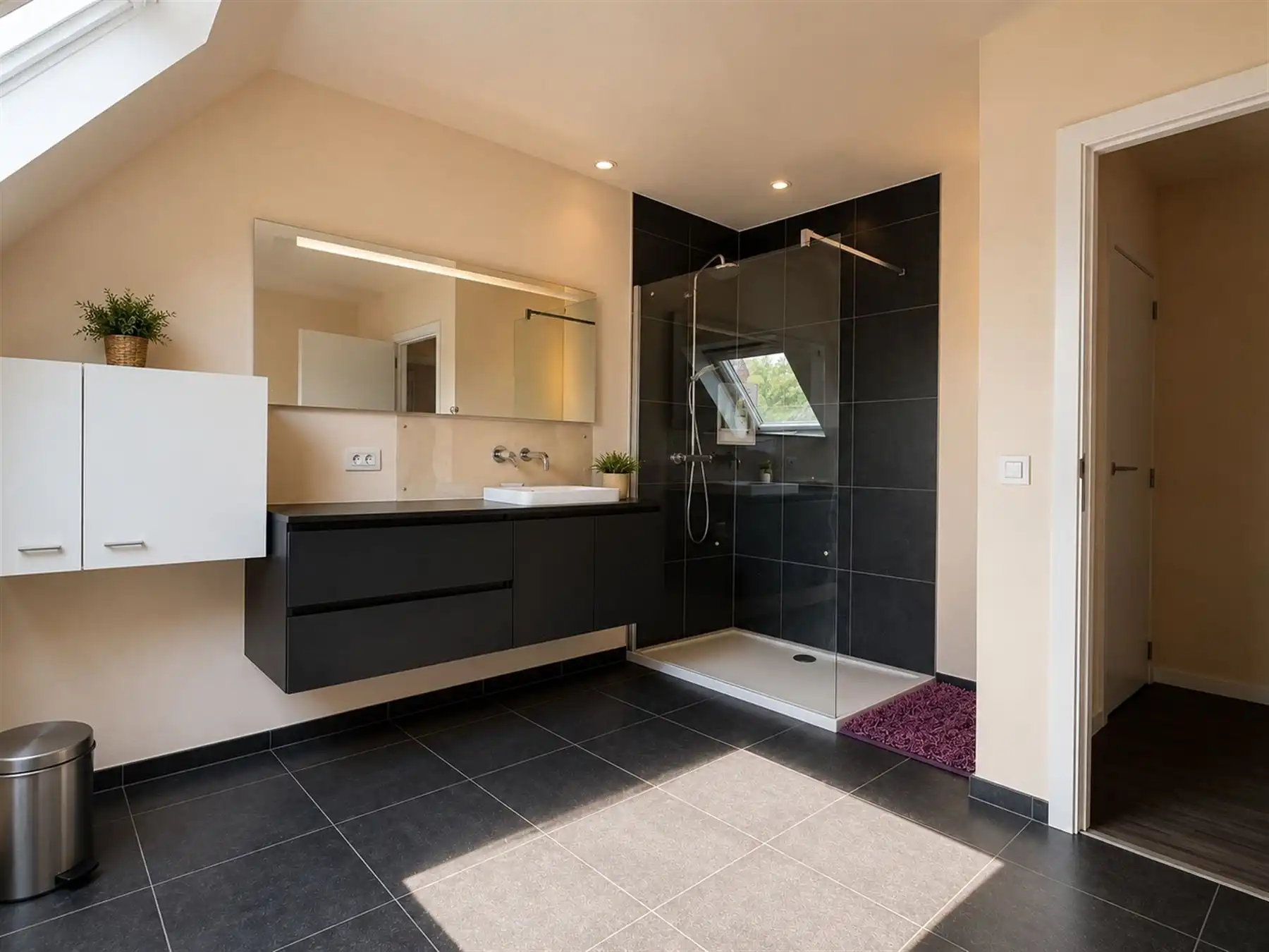 Recente woning met drie ruime slaapkamers en garage foto 11
