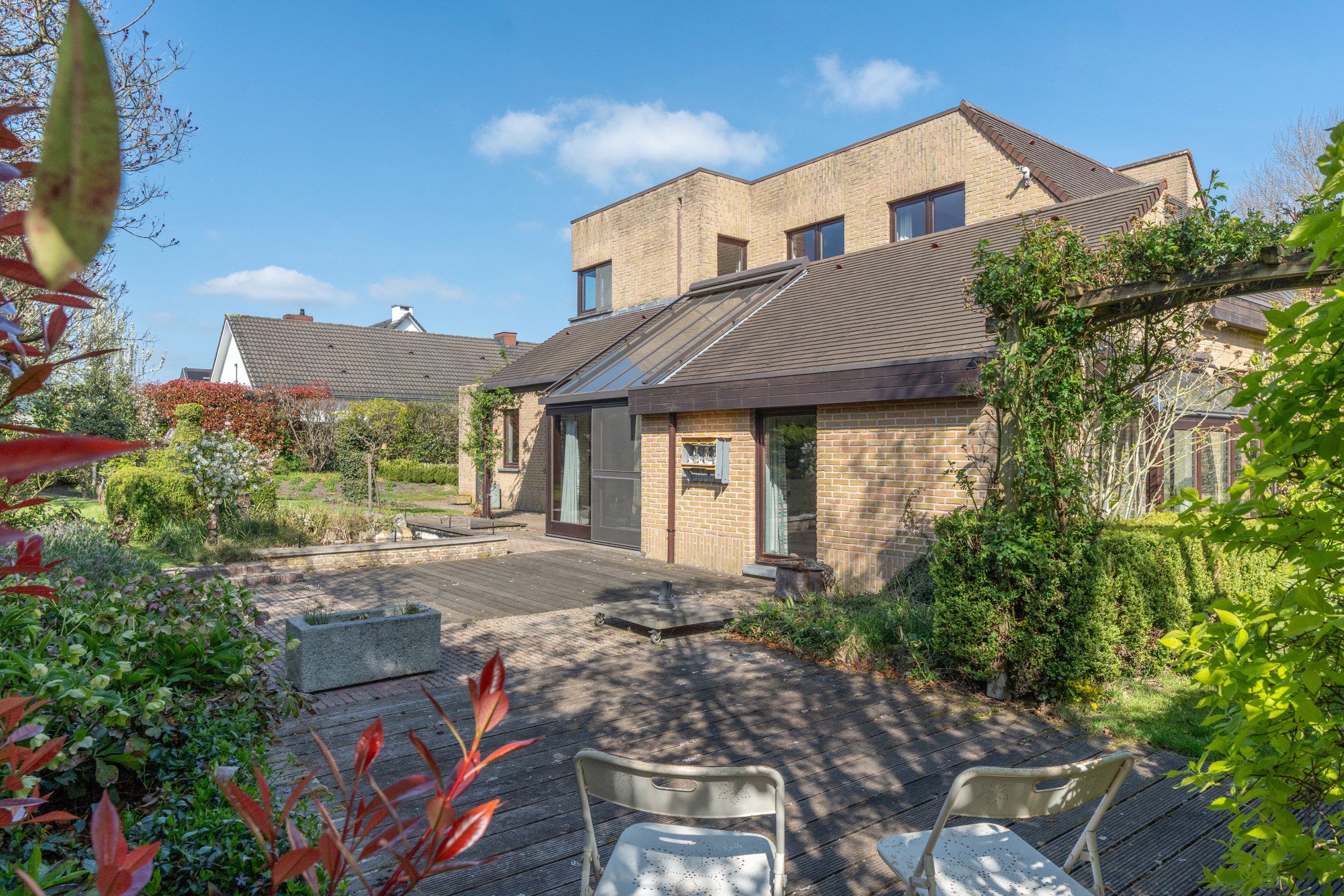 Goed onderhouden villa met 5 slpk's op perceel van 1.060m². foto 37