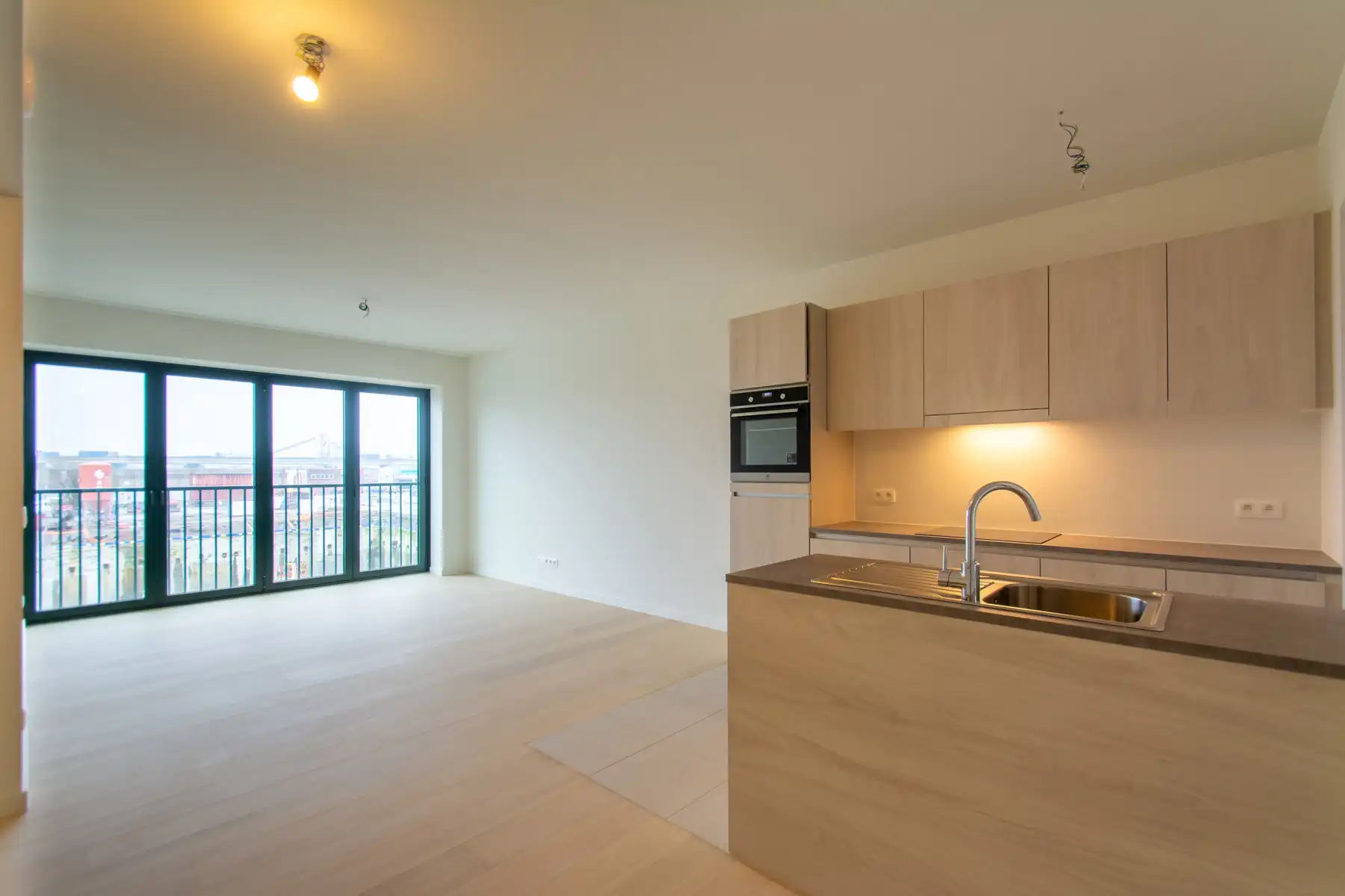 Prachtig Modern nieuwbouwappartement met 2slpk. en balkon foto {{pictureIndex}}