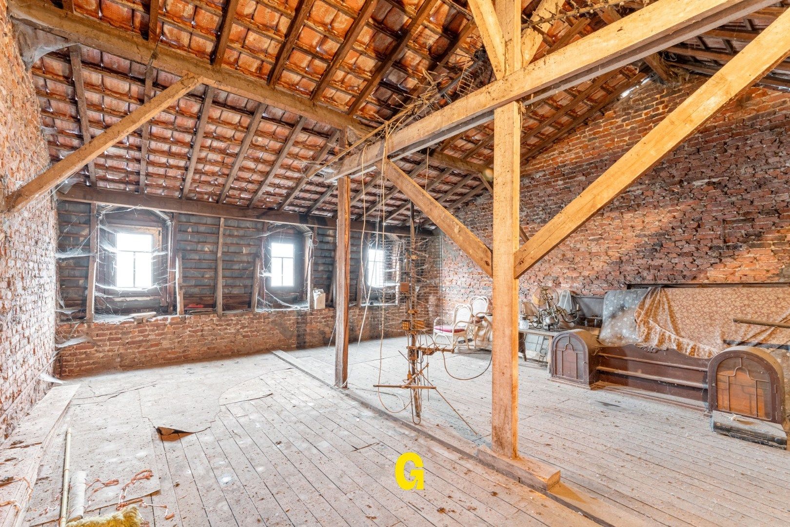 Karaktervolle te renoveren herenwoning met tuin en garage op wandelafstand van het centrum foto 21