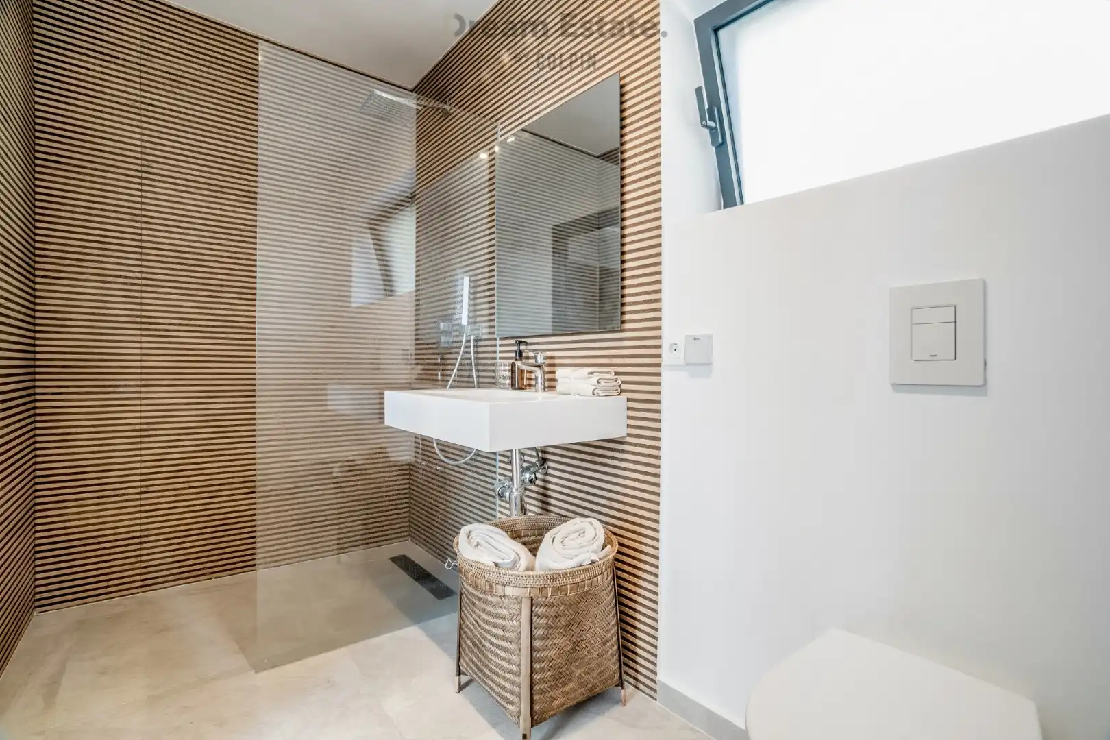 Een moderne familie villa te El Paraiso, Benahavis, New Golden Mile foto 28