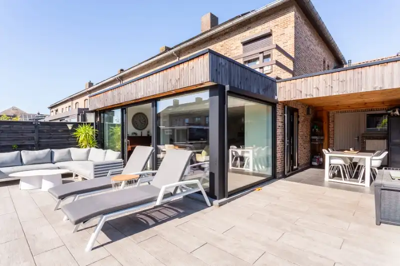 Verrassend ruime woning met zwembad! foto 21