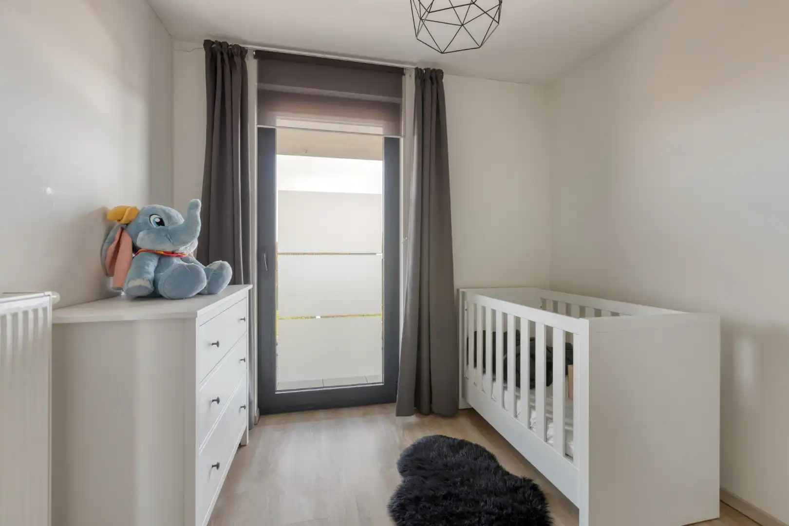 LICHTRIJK APP. VAN 90M² MET 2 SLPK., TERRAS en AUTOSTANDPLAATS OP TOPLOCATIE in BILZEN-HOESELT! foto 14