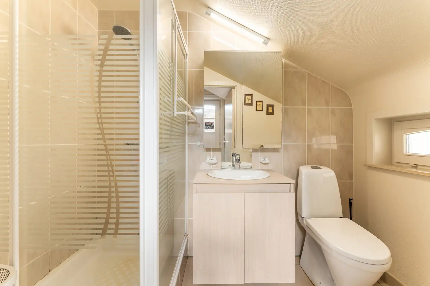 Landhuis met 2 magazijnen, rustig gelegen op 5.388 m² foto 27