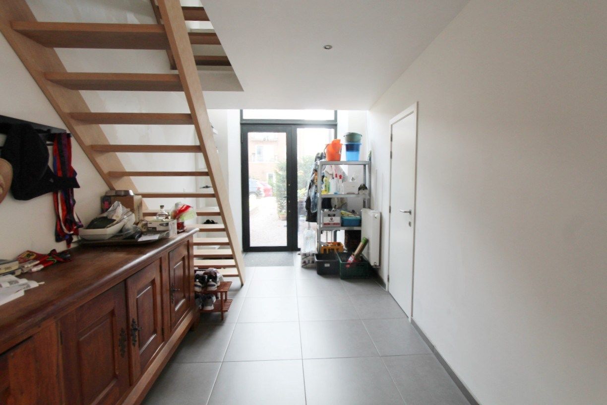 Ruime woning met prachtige patio en autostaanplaats  foto 3