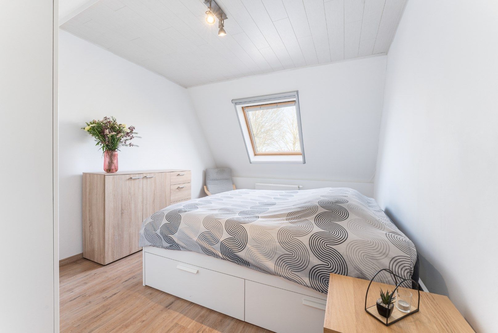 Gunstig gelegen woning met 3 grote slaapkamers en bijgebouw foto 12