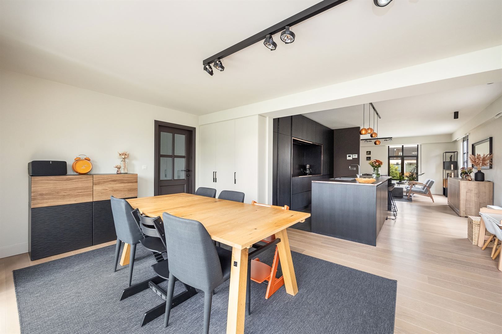 Ruime en sfeervolle OB te Heist-centrum! foto 8