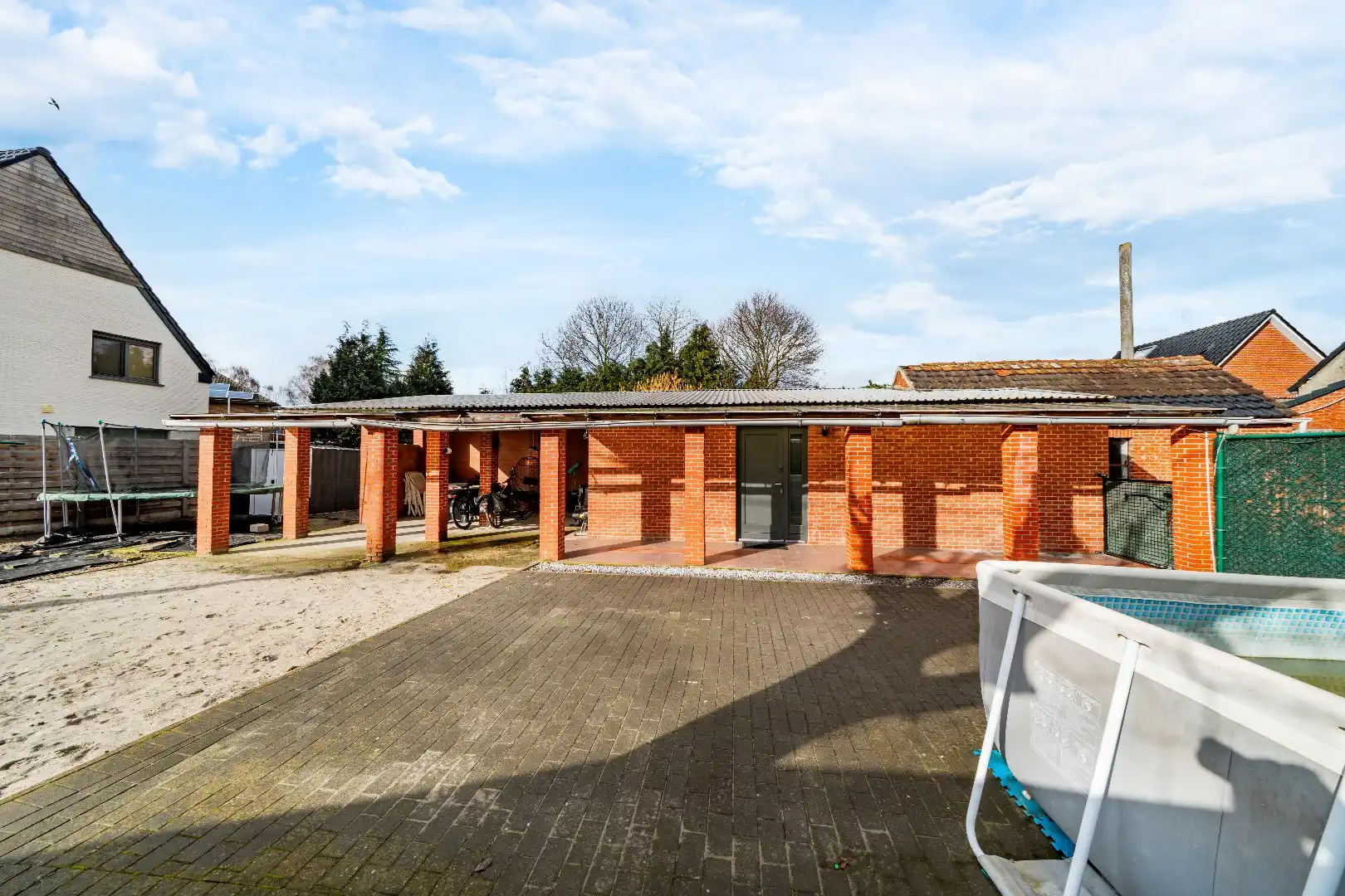  Ruime gezinswoning met polyvalente zij-aanbouw foto 2