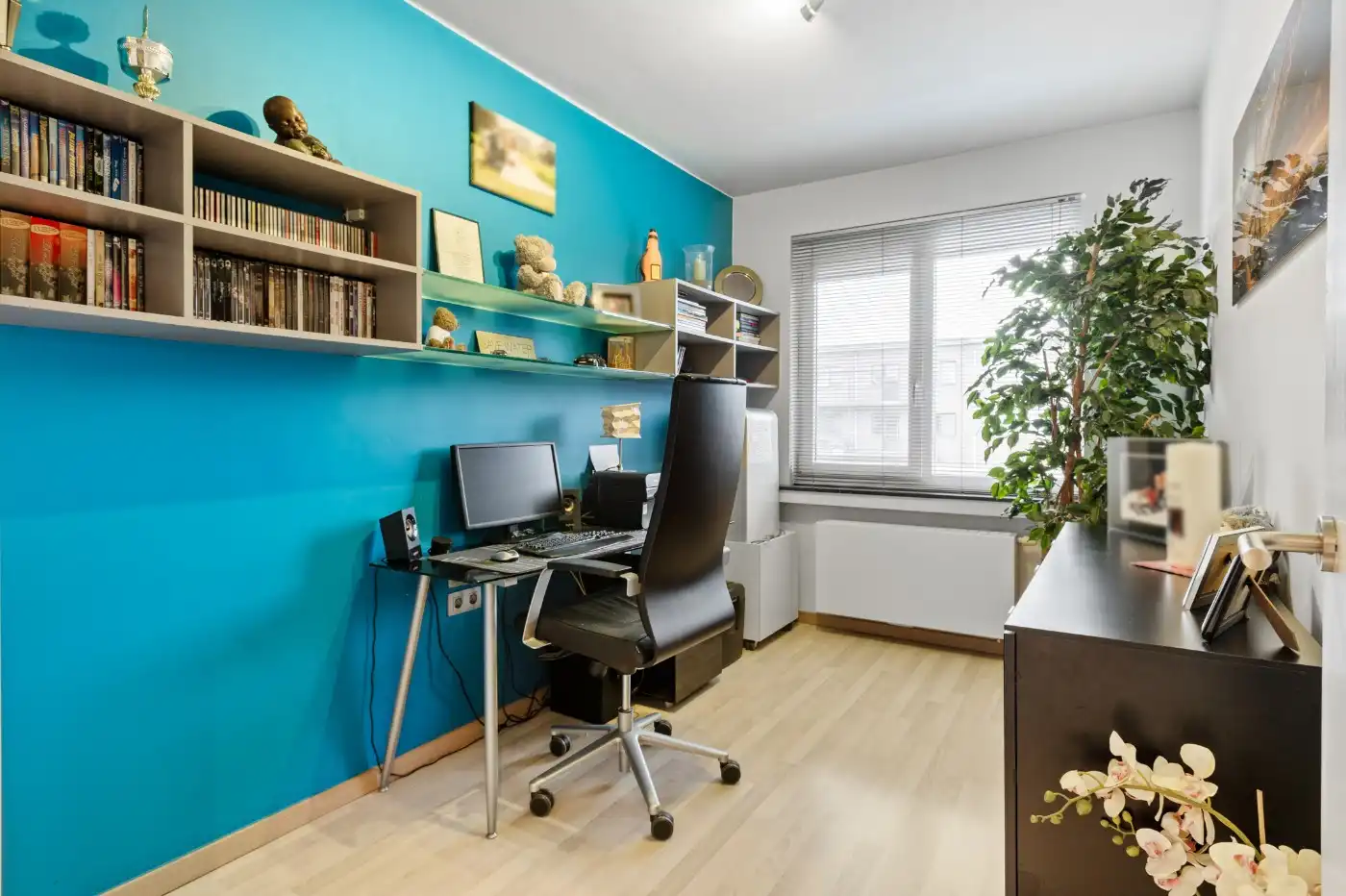 Gezellig, instapklaar app. op 1e verd. met 2 slpk., balkon en een garagebox foto 11