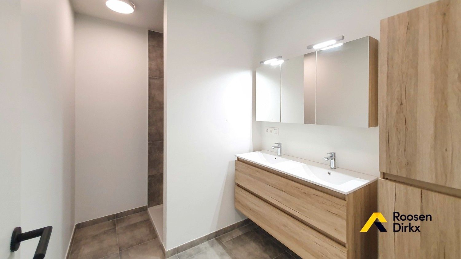 PRACHTIG APPARTMENT MET 2 SLK EN TERRAS HARTJE BREE! foto 24