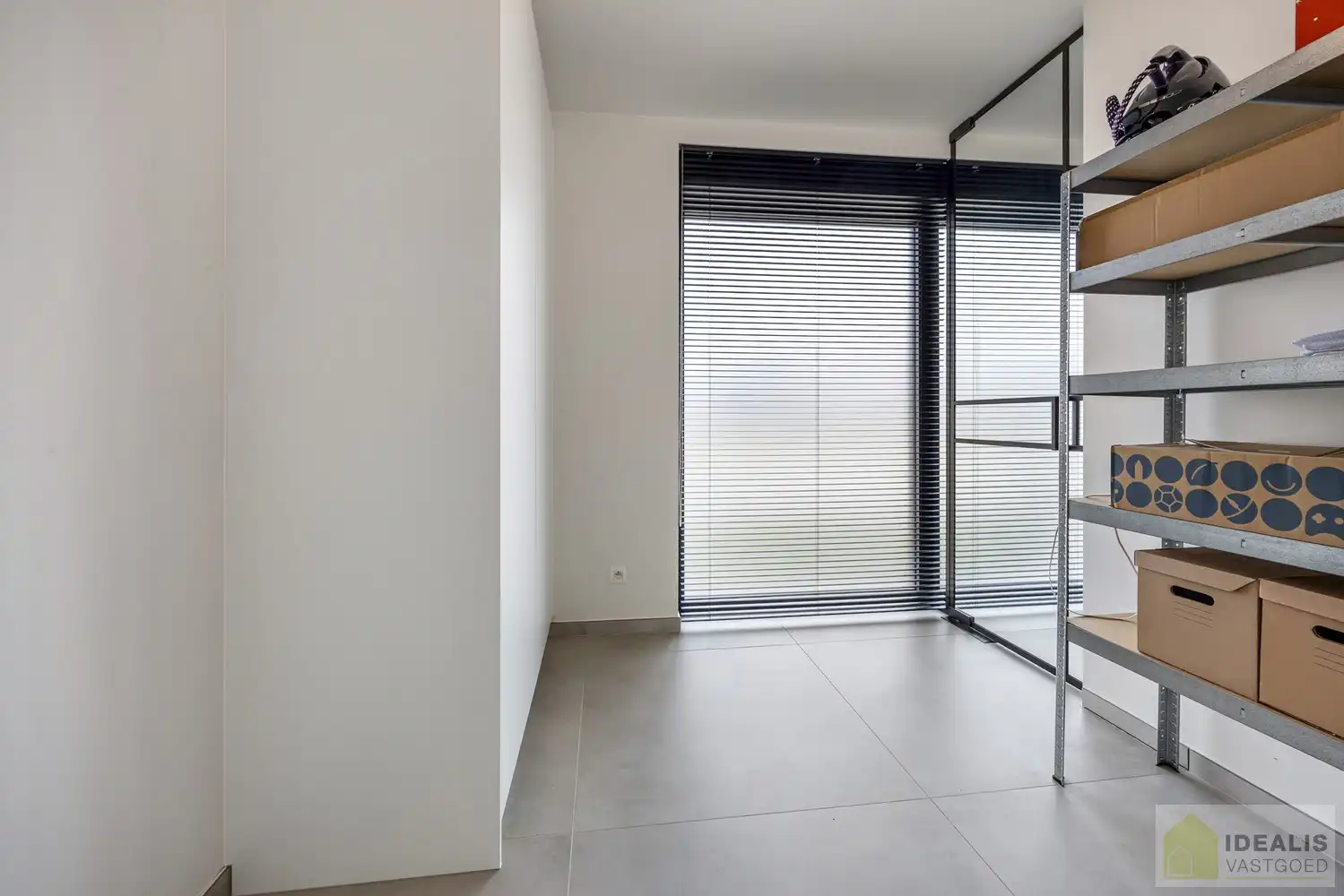 PRACHTIGE NIEUWBOUWWONING (2% REGISTRATIERECHTEN MOGELIJK!) MET EEN HEERLIJK LICHTRIJKE WOONKAMER MET OPEN KEUKEN, RUIME BERGING, BUREEL, 3 SLAAPKAMERS, RUIME DRESSING EN RUIME BADKAMER VOORZIEN VAN ALLE COMFORT! EEN HEERLIJK RUIM HUIS MET EEN NAAR WENS AAN TE LEGGEN TUIN, OP EEN GEGEERDE LOCATIE NABIJ HET CENTRUM VAN PEER! foto 23