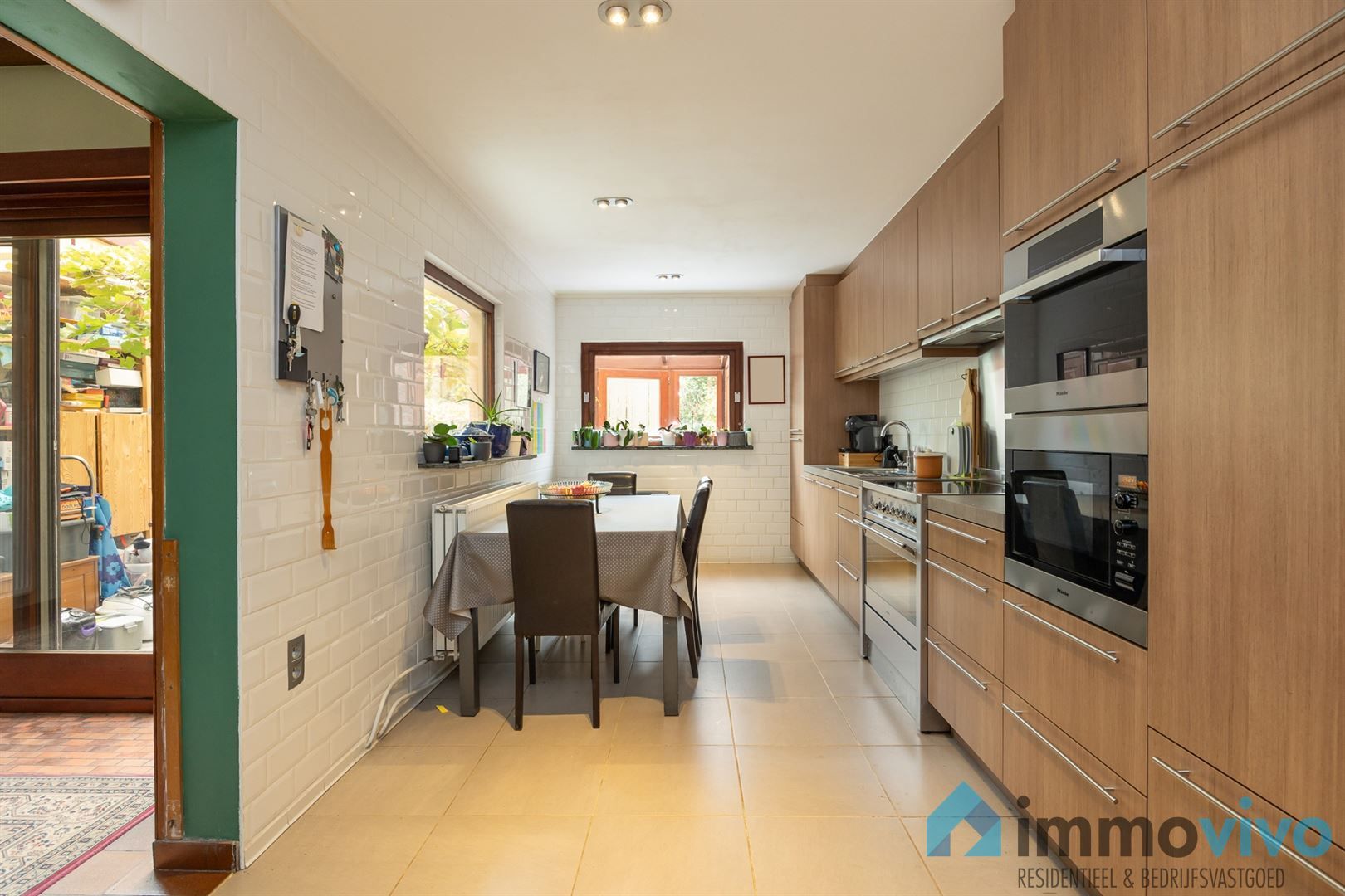 Ruime herenwoning met 5 slaapkamers en praktijkmogelijkheid in hart van Edegem foto 9