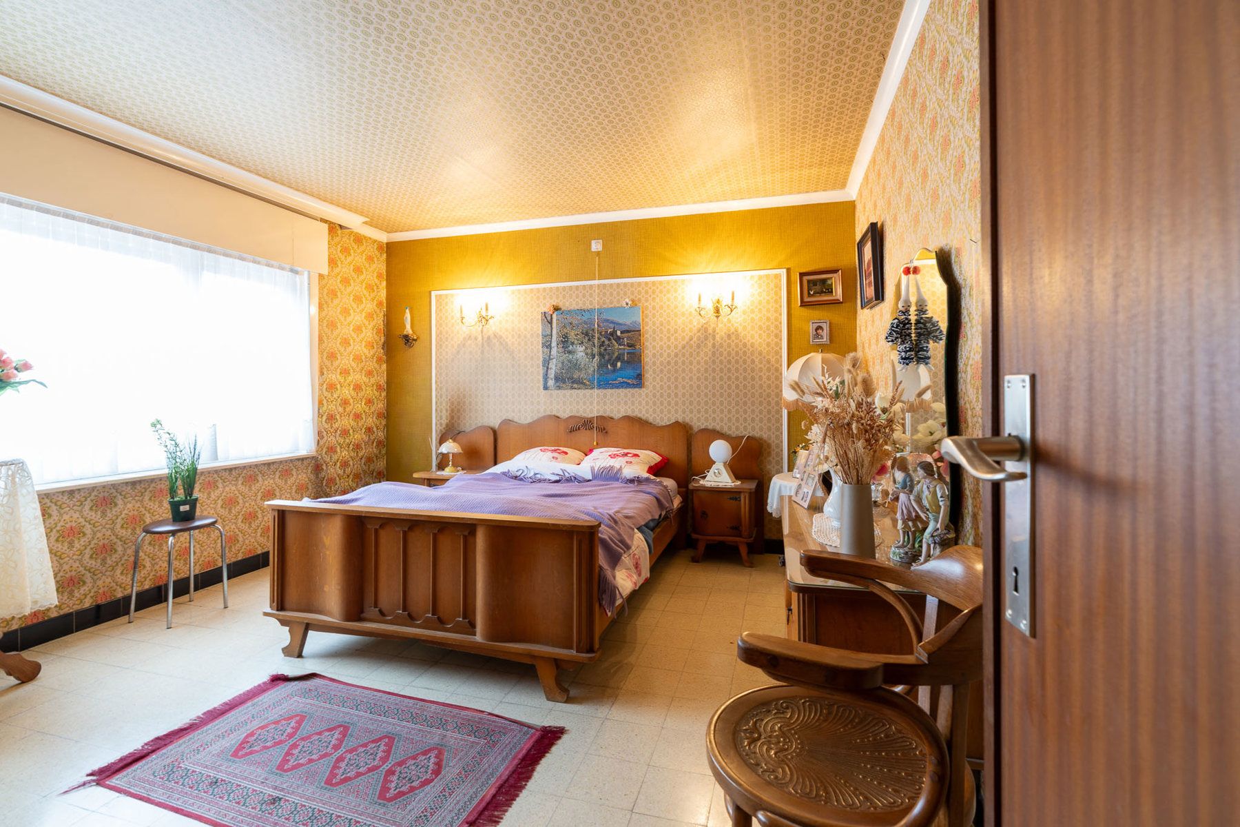 Halfopen gezinswoning met licht, structuur en potentieel foto 20