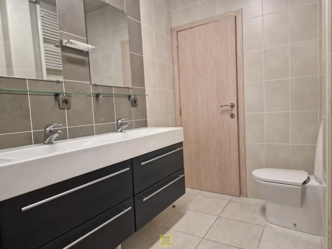 Aantrekkelijk 2-slaapkamerappartement rustig doch centraal gelegen. foto 11