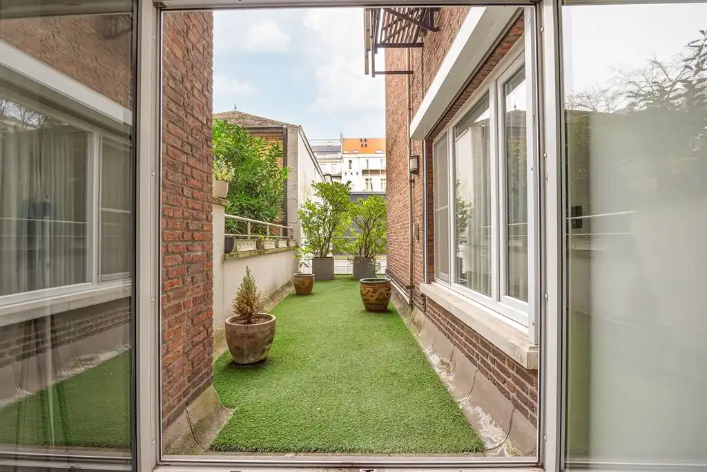 Ruim appartement met terras en zicht op Stadspark foto 7