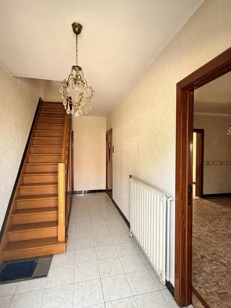 Charmante te renoveren woning op een perceel van ca. 15 are met zuidgerichte tuin foto 2