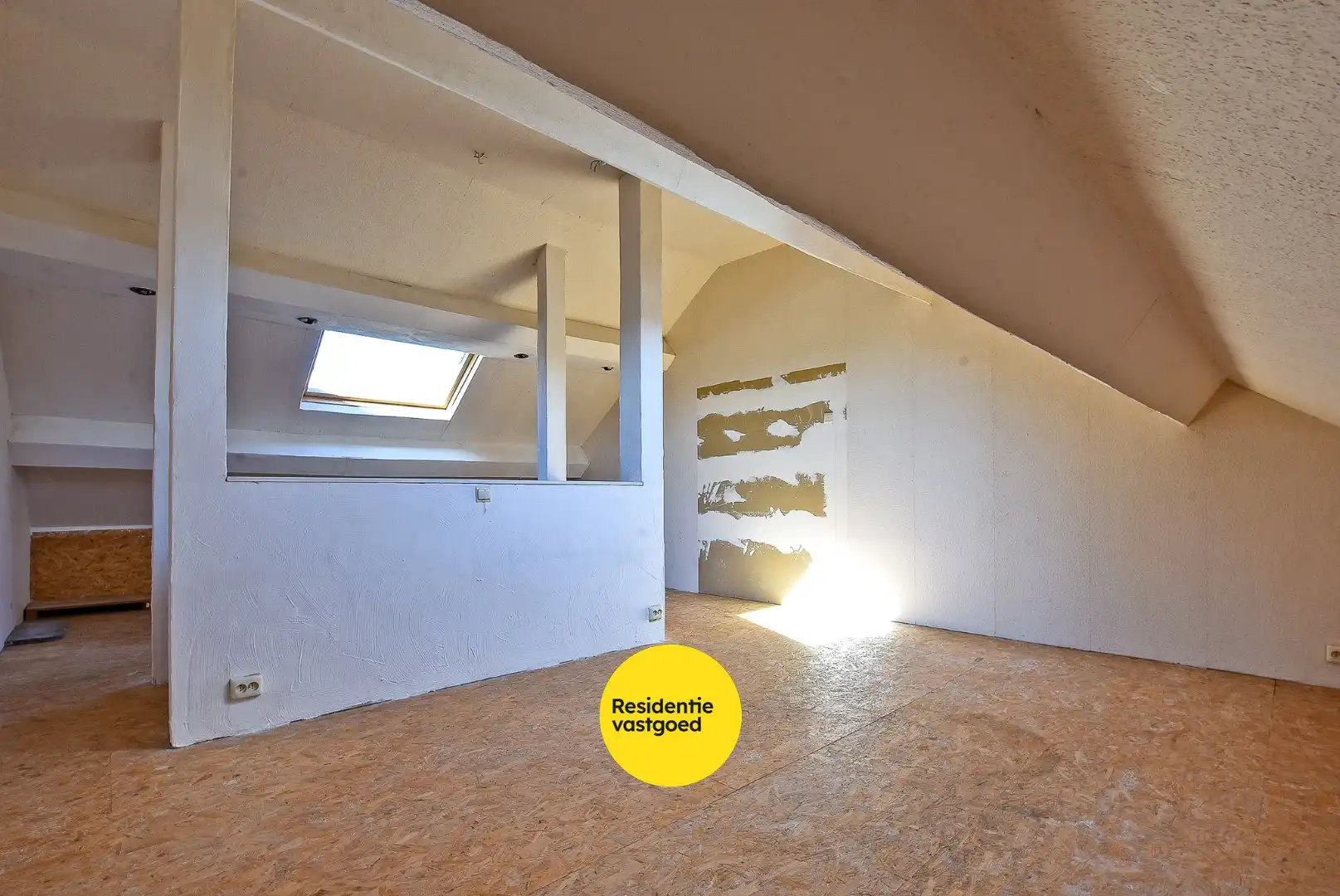 Charmante woning met veel potentieel in centrum Diksmuide op 248 m²! foto 11