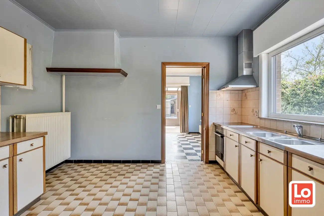 Volledig te renoveren open woning met ruime afzonderlijke garage en tuin op een toplocatie nabij Oude Bareel in Sint-Amandsberg/Oostakker! foto 10
