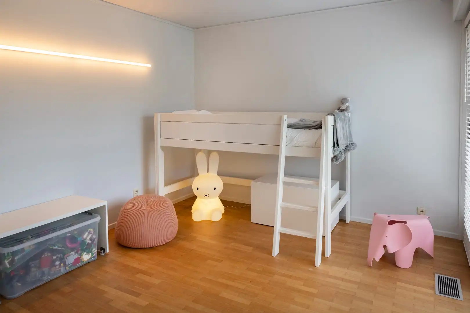 Subliem gelegen, stijlvolle woning met zwembad. foto 9