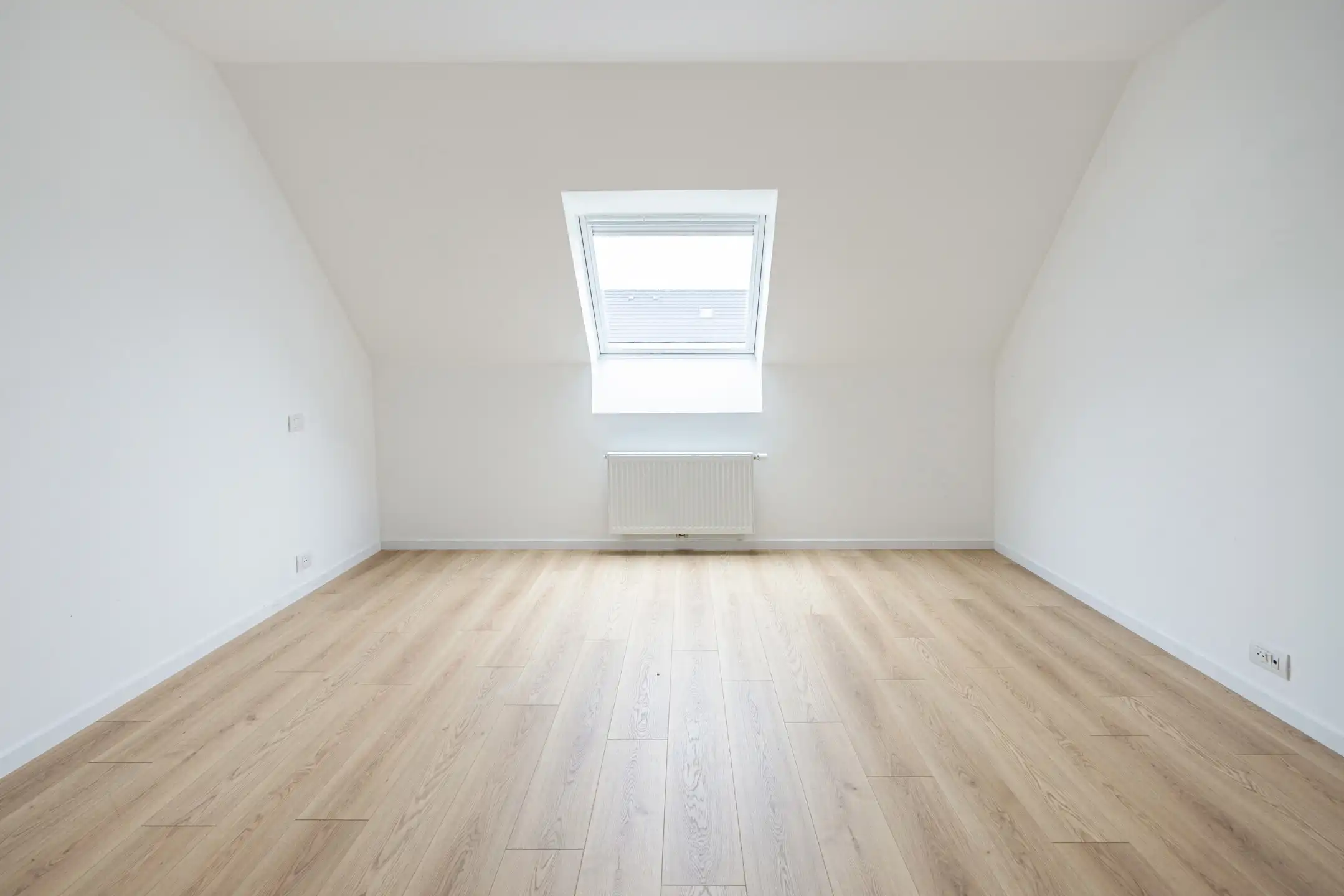 Halfopen woning met ruime tuin op rustige locatie foto 23