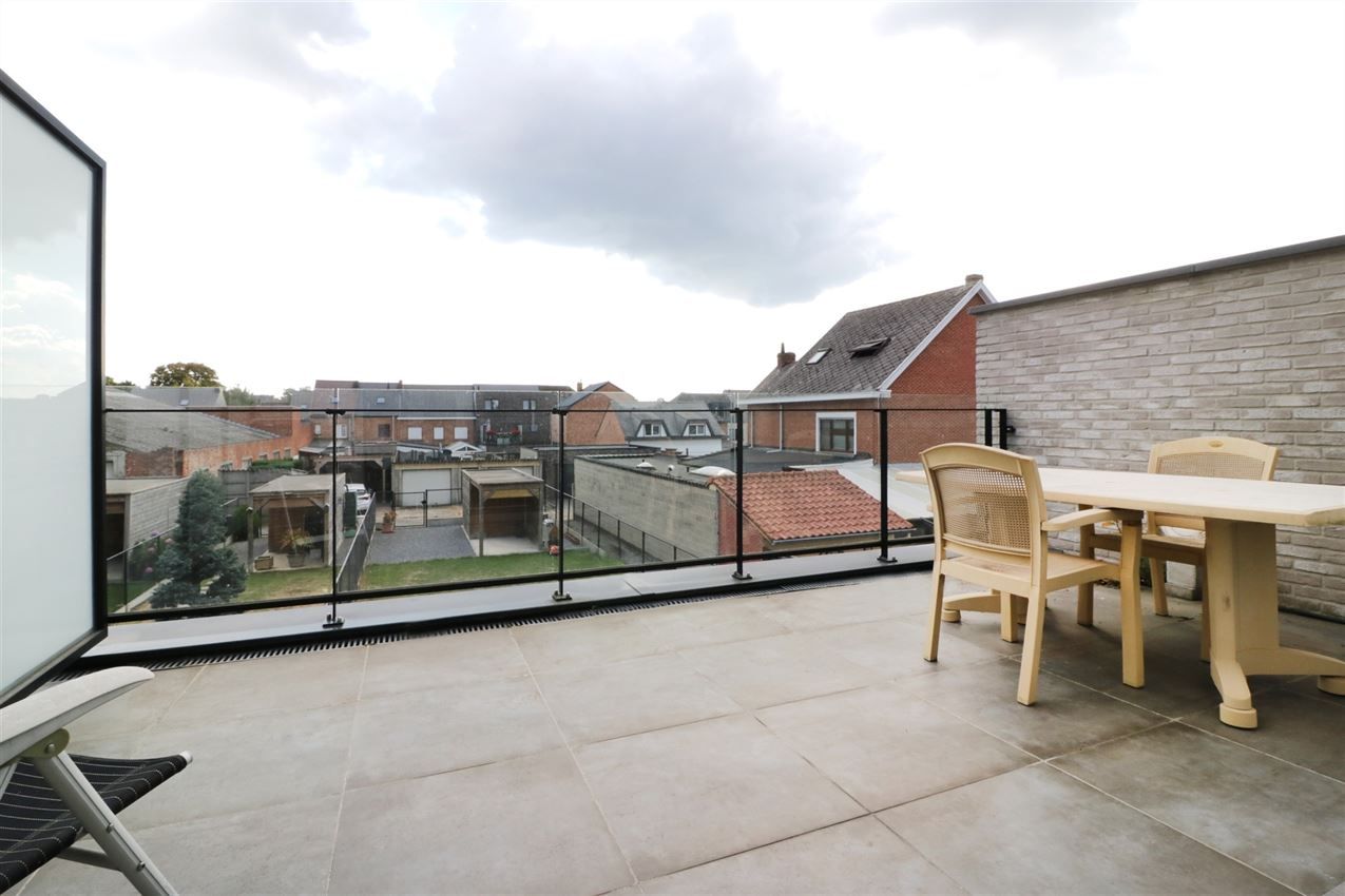 Duplex met 2 slpk., zuidterras en autostplts op rustige locatie foto 12