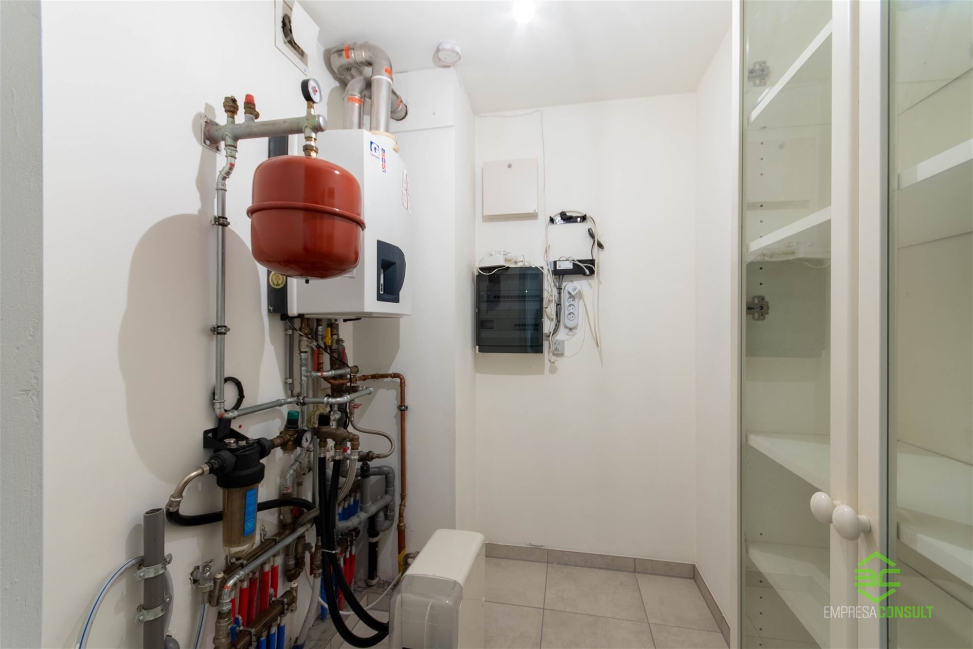 Instapklaar appartement met 2 slpk, in het centrum foto 12