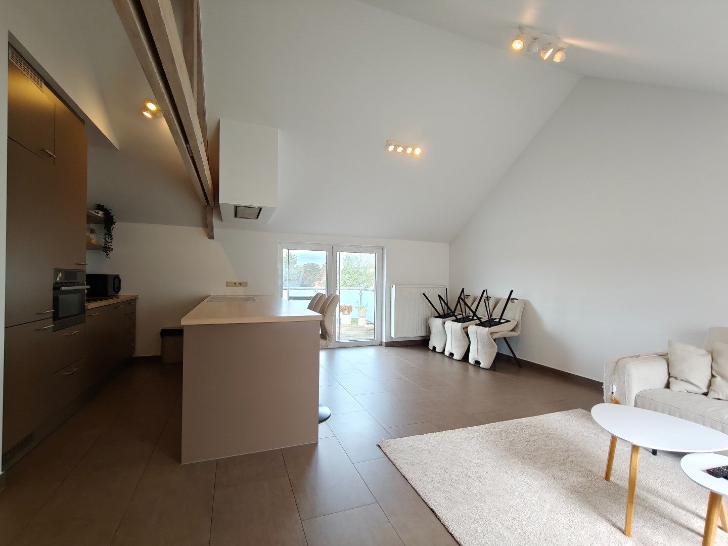 Stijlvolle en ruime loft met terras en bureauruimte  foto 2