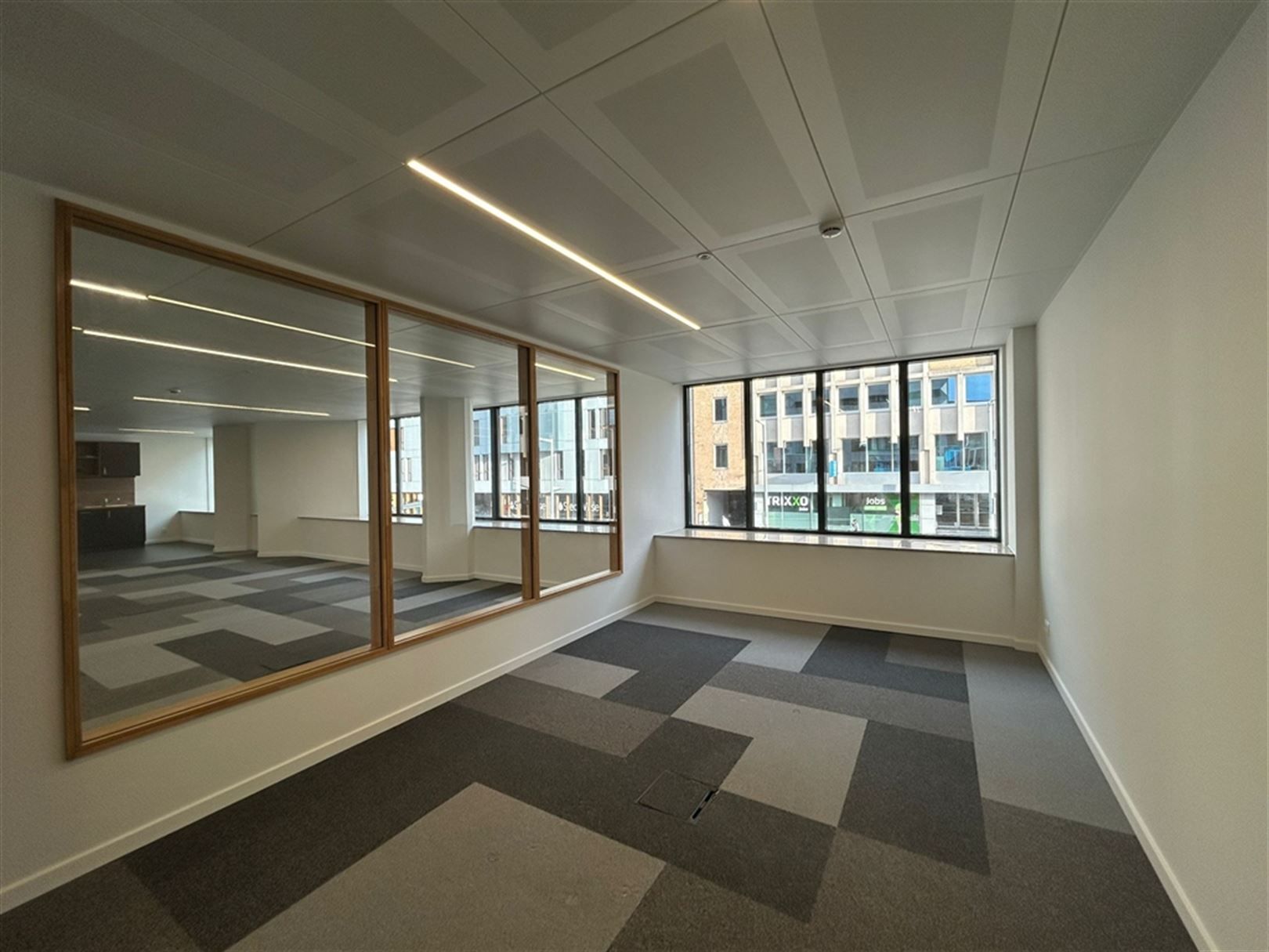 Volledig rerenoveerde kantoren te huur vanaf 150 m² foto 17