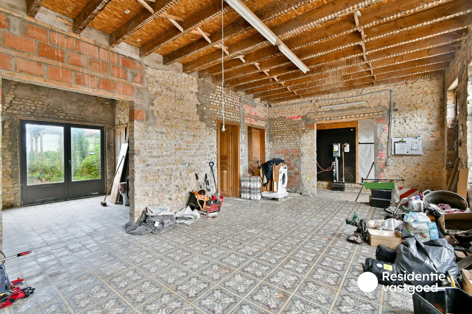Ruime woning met uitzonderlijk veel mogelijkheden en prachtig zicht vanuit de tuin foto 3