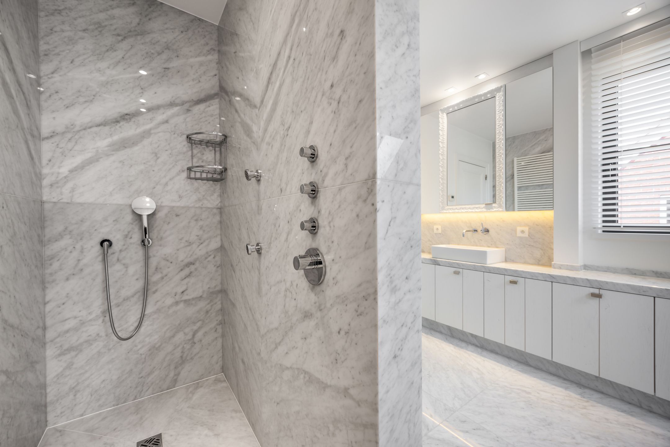 Luxe afgewerkte penthouse met groot zonneterras foto 27