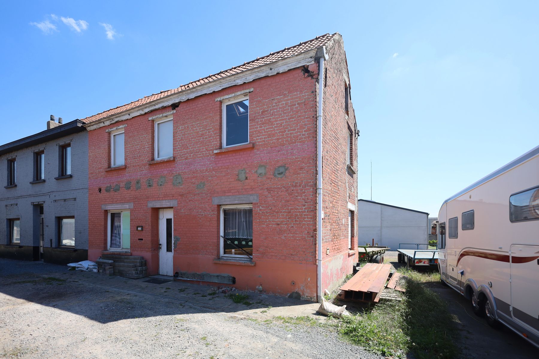 Hoofdfoto van de publicatie: Woning met potentieel in Ressegem