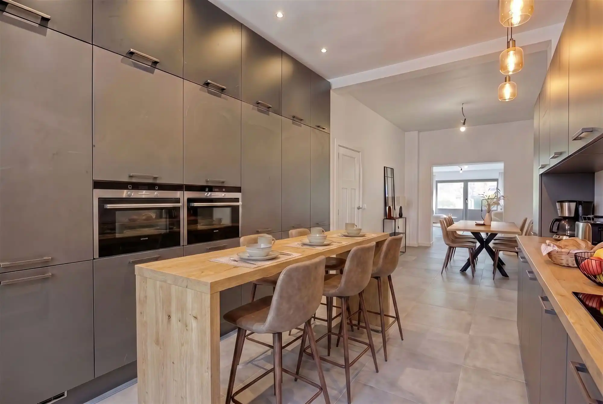 Volledig vernieuwde woning met 4 grote slaapkamers en tuin foto 15