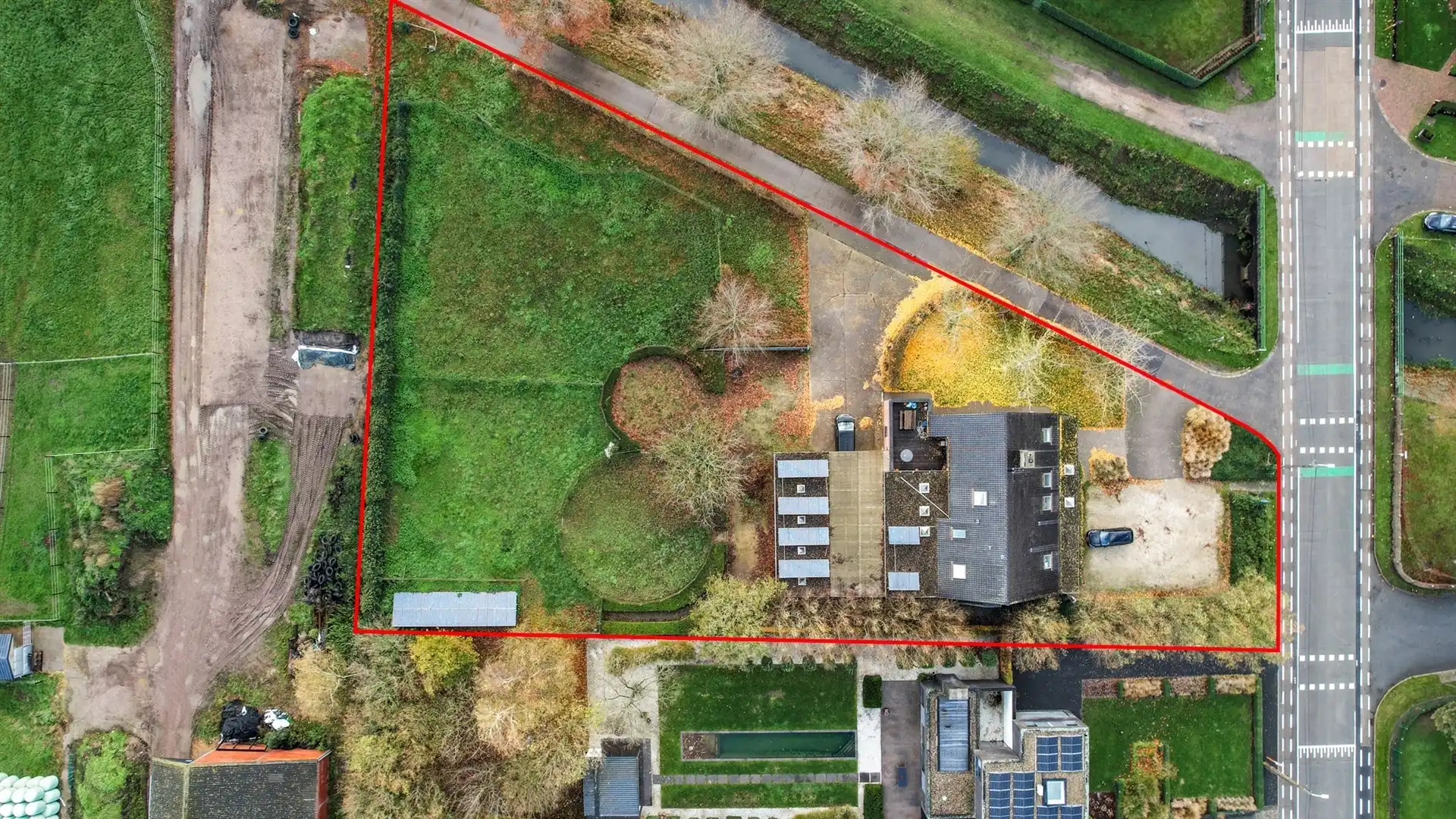 Handelspand met ruim appartement op een toplocatie in Sint-Gillis-Waas foto 22