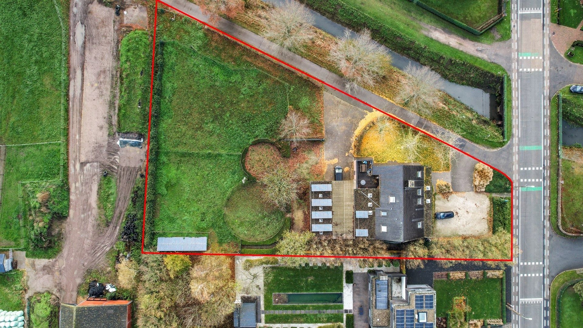 Handelspand met ruim appartement op een toplocatie in Sint-Gillis-Waas foto 22