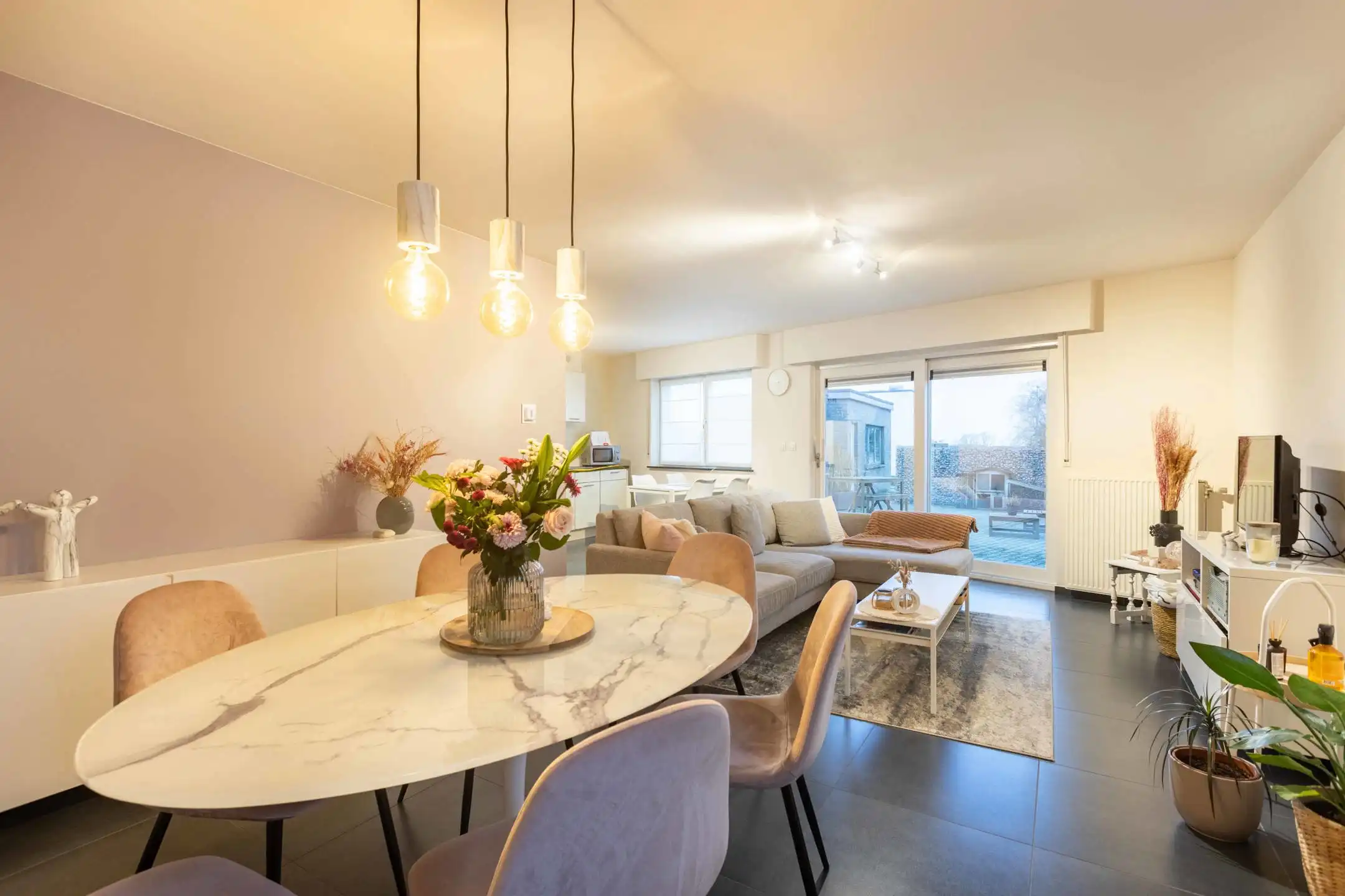 Instapklaar appartement met groot terras en garage foto 3