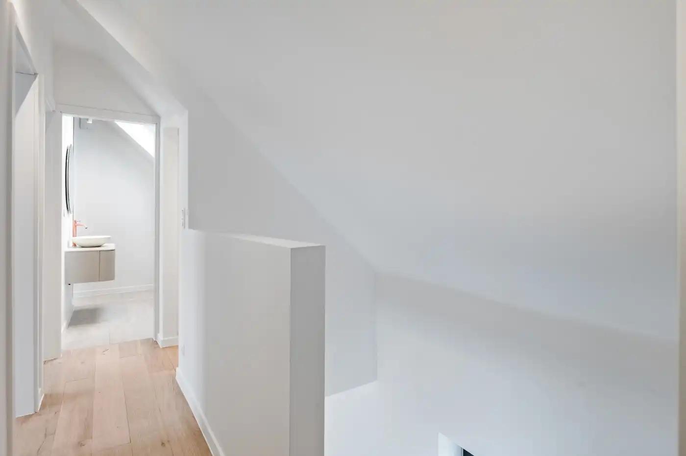 Prachtig gerenoveerde open bebouwing met 3 slpk. en autostaanplaats foto 15