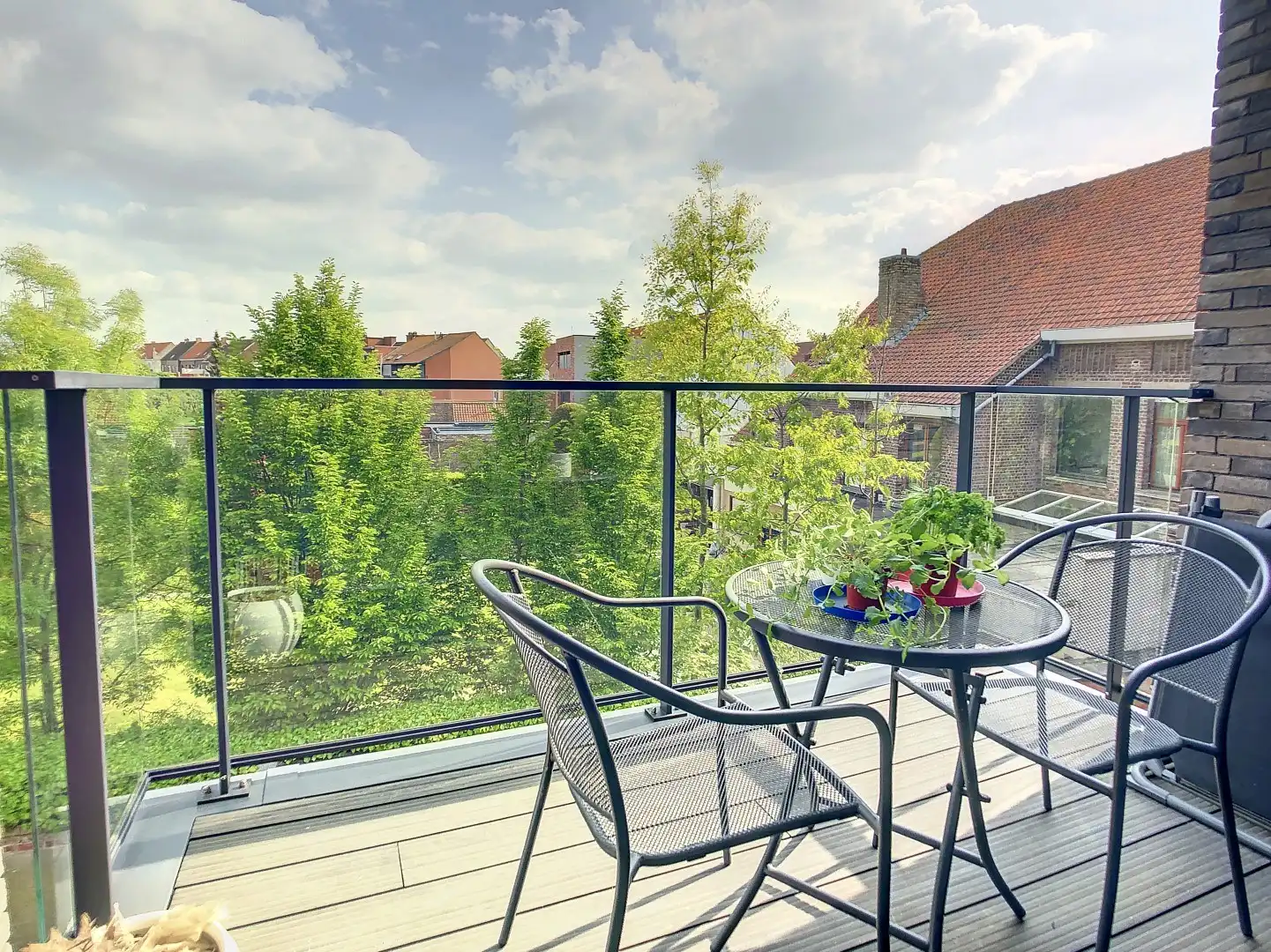 Appartement gelegen op het marktplein van Staden foto 3
