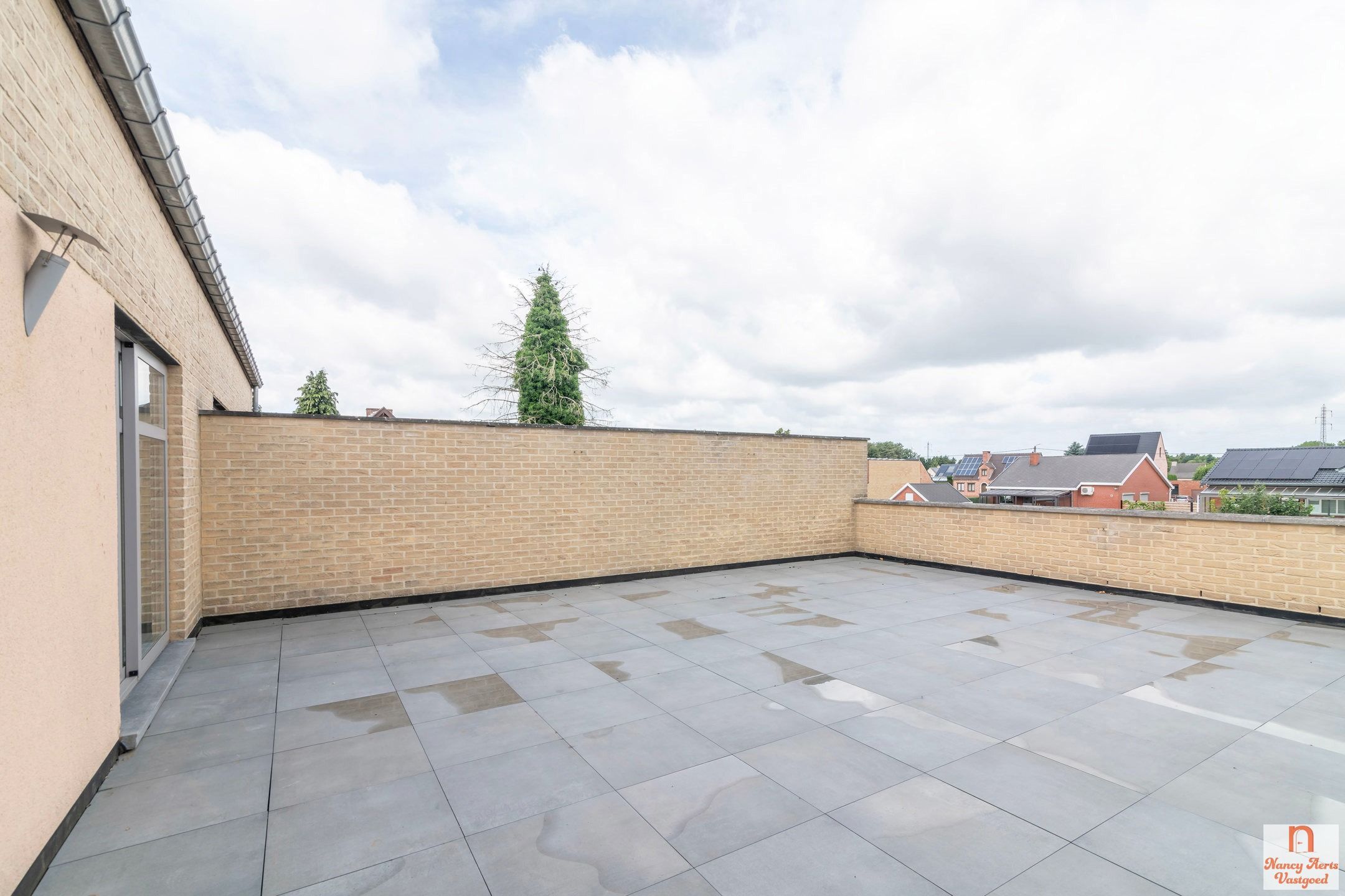 Lichtrijk duplexappartement met grote kelder en mega terras foto 23