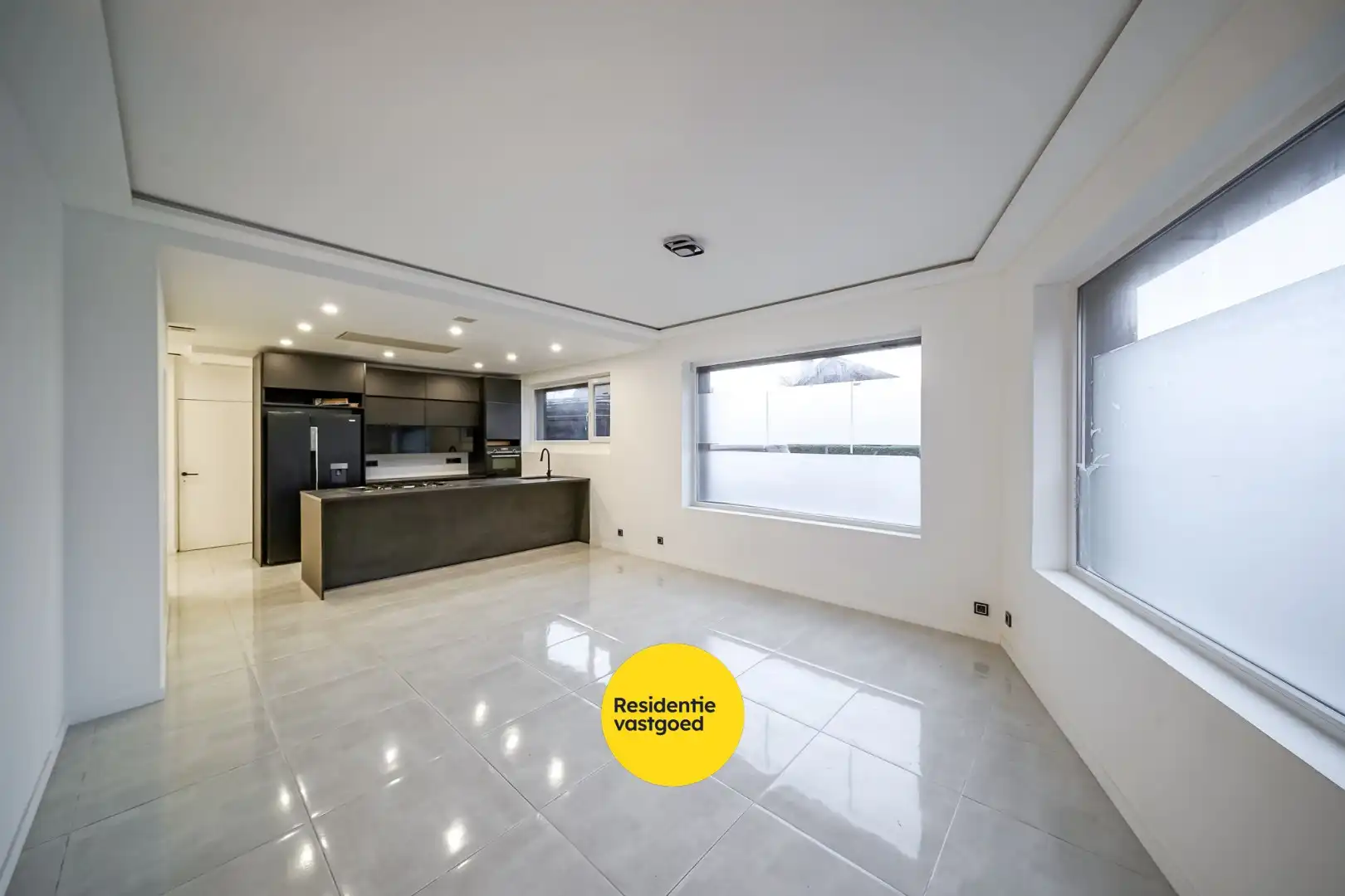 Recent gerenoveerde hoekwoning met garage, koer én dakterras in Stene foto 3