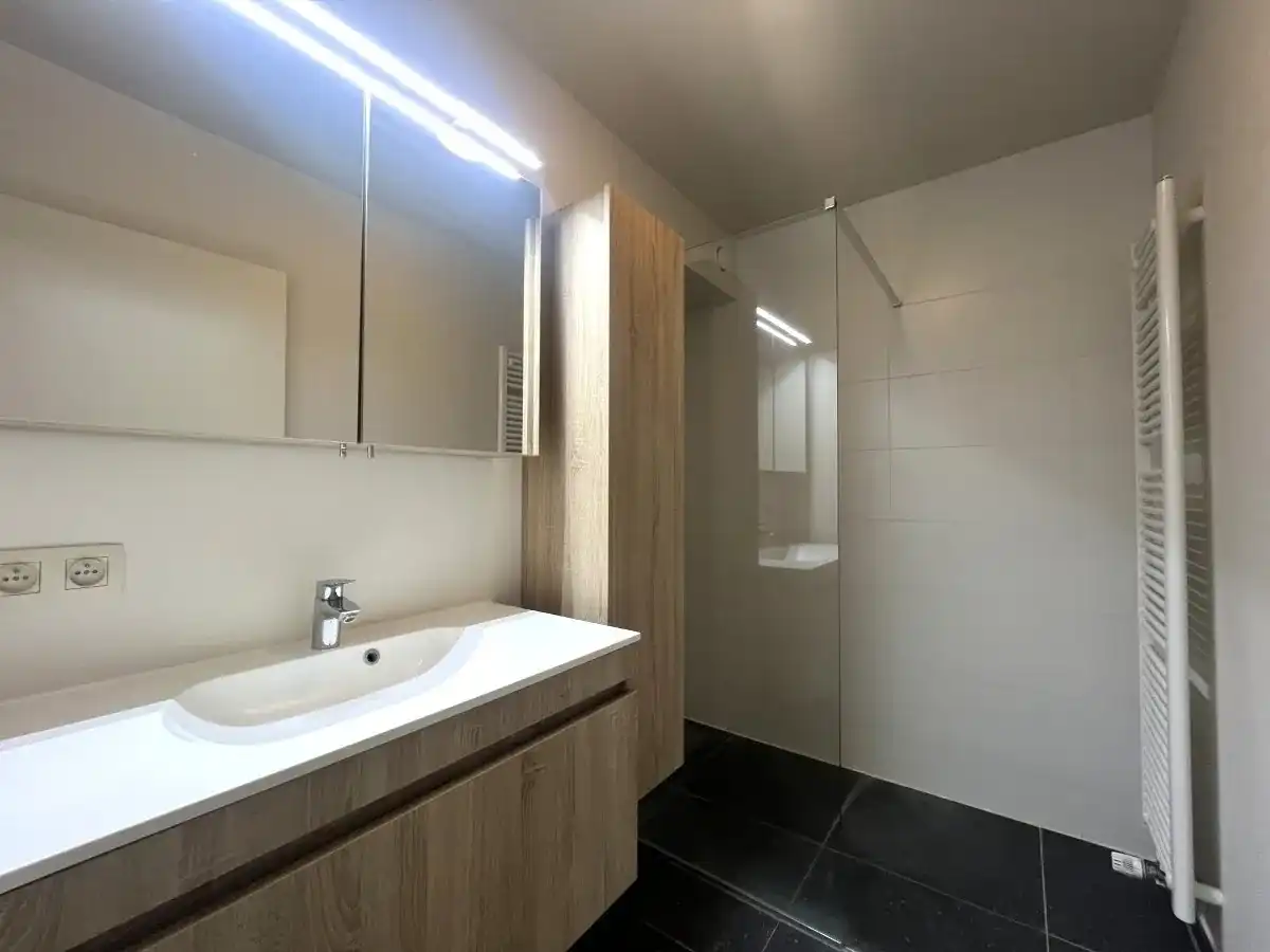 Passendale – Appartement met 2 slaapkamers, terras en garage foto 8