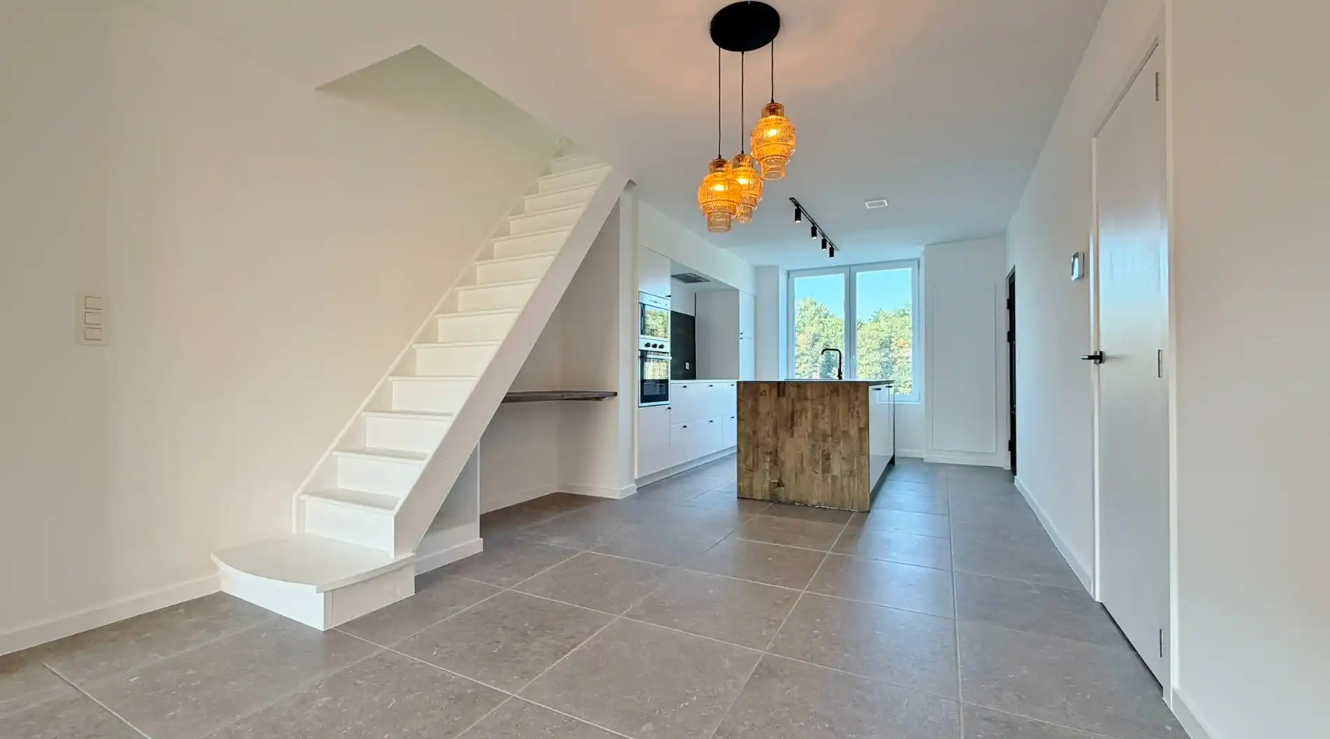VOLLEDIG GERENOVEERDE, ENERGIEZUINIGE WONING MET ZONNIGE TUIN EN PRACHTIG OPEN ZICHT foto 7