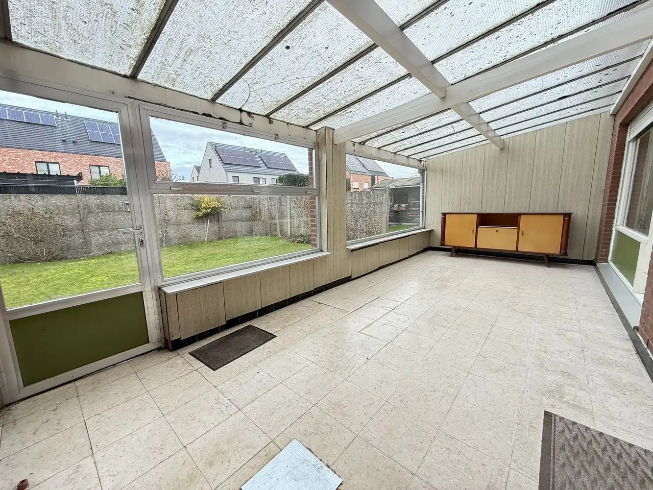 Half open bebouwing met 3 slaapkamers en garage, gelegen in een rustige woonwijk op 277m² foto 8