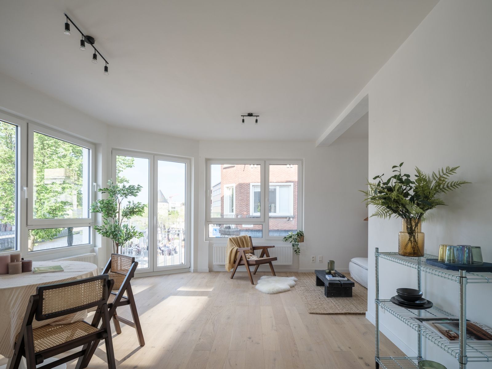 Gerenoveerd 2slpk-appartement hartje Kortrijk foto 2