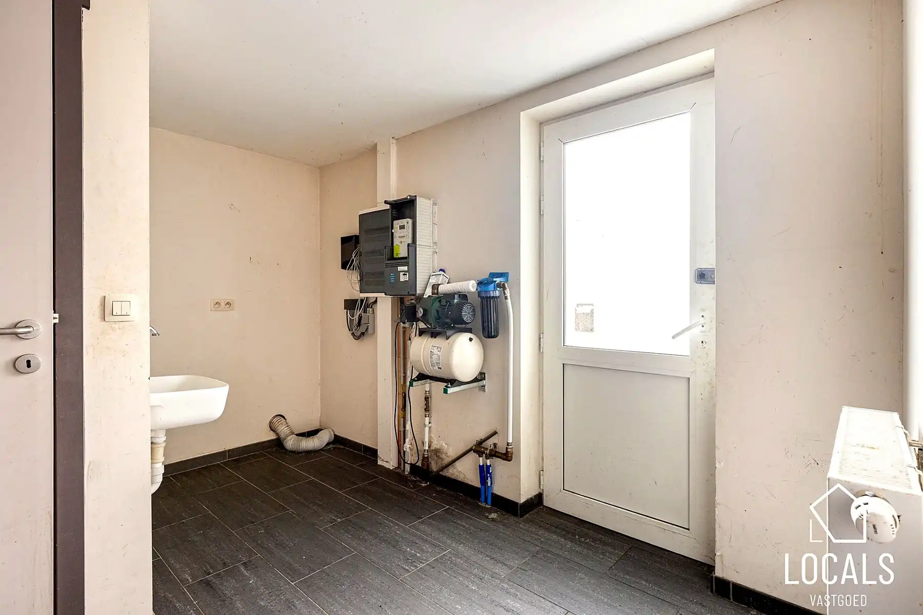 Instapklare gezinswoning met 4 slaapkamers en tuin foto 8