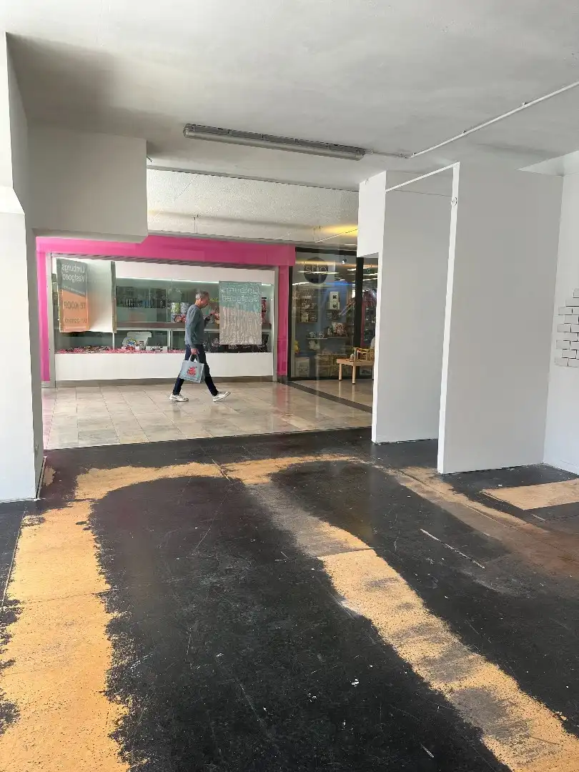 Commercieel uitstekend gelegen handelspand, 39m² foto 13