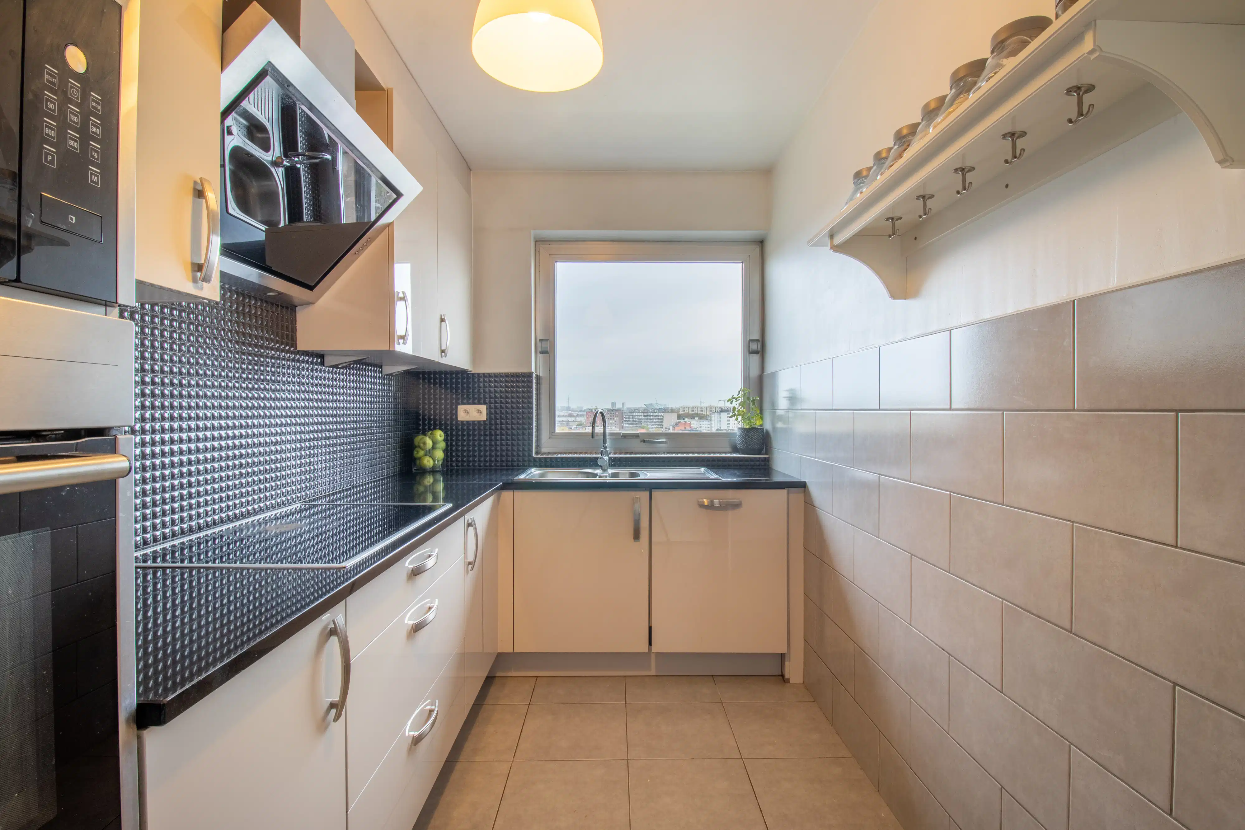 Instapklaar appartement met twee terrassen in Merksem foto 3