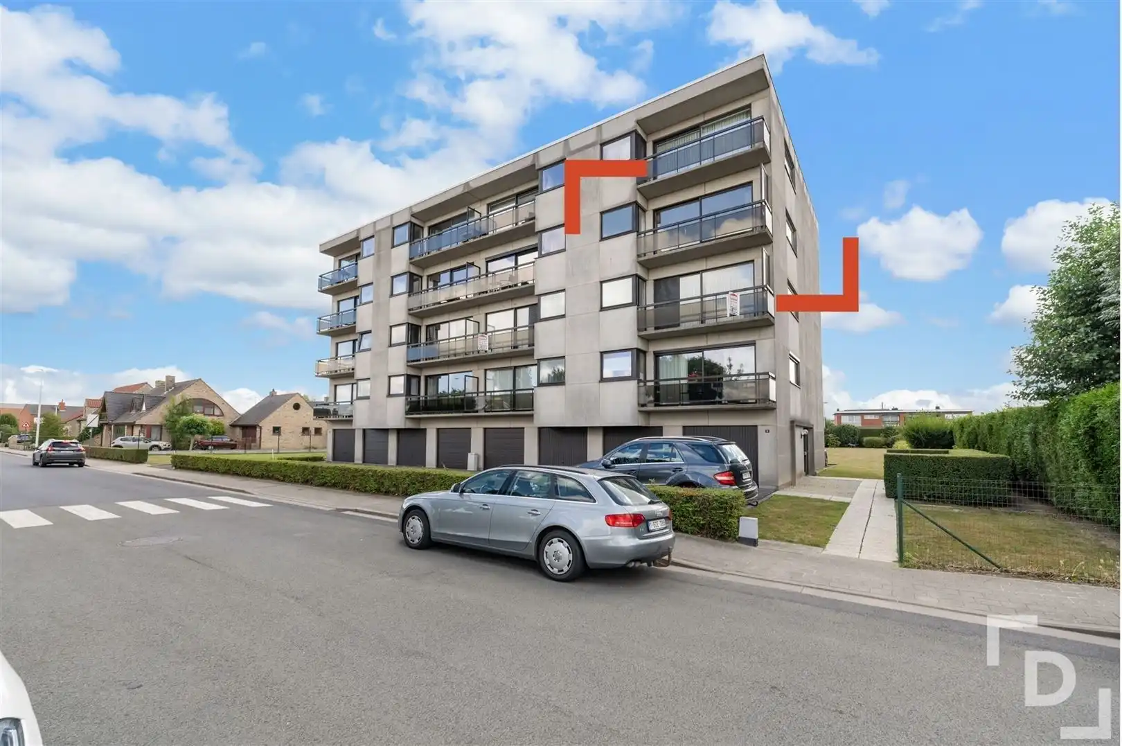 Rustig gelegen appartement met garage te koop in centrum Poperinge foto {{pictureIndex}}